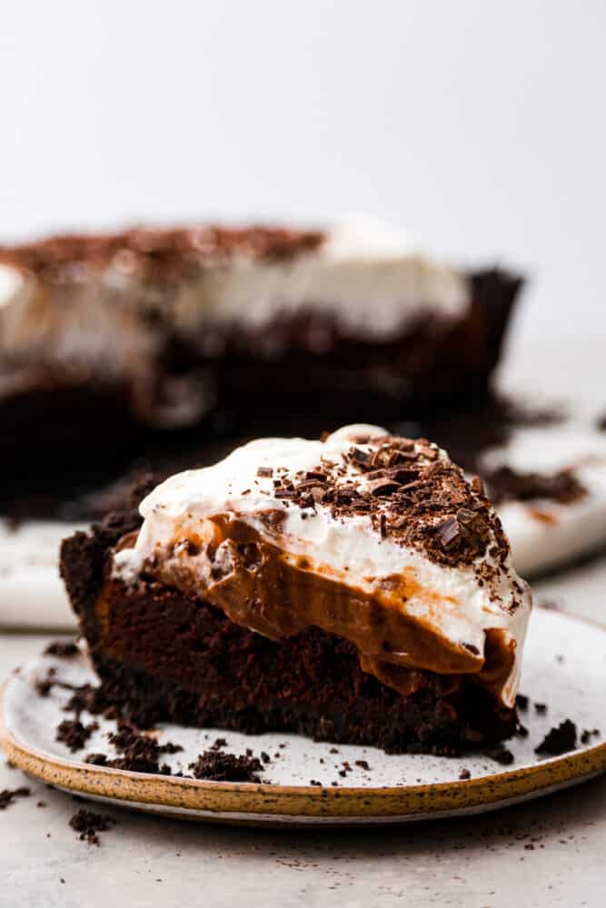A slice of Mississippi mud pie on a plate. 