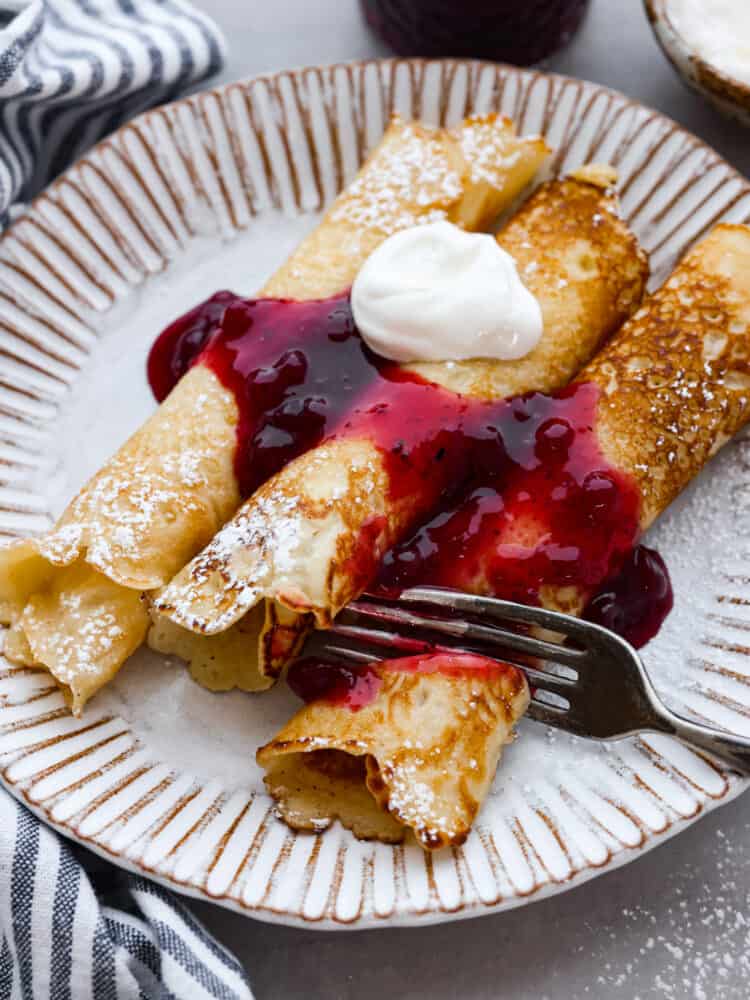 3 rolled Swedish pancakes served with lingonberry sauce and cream.