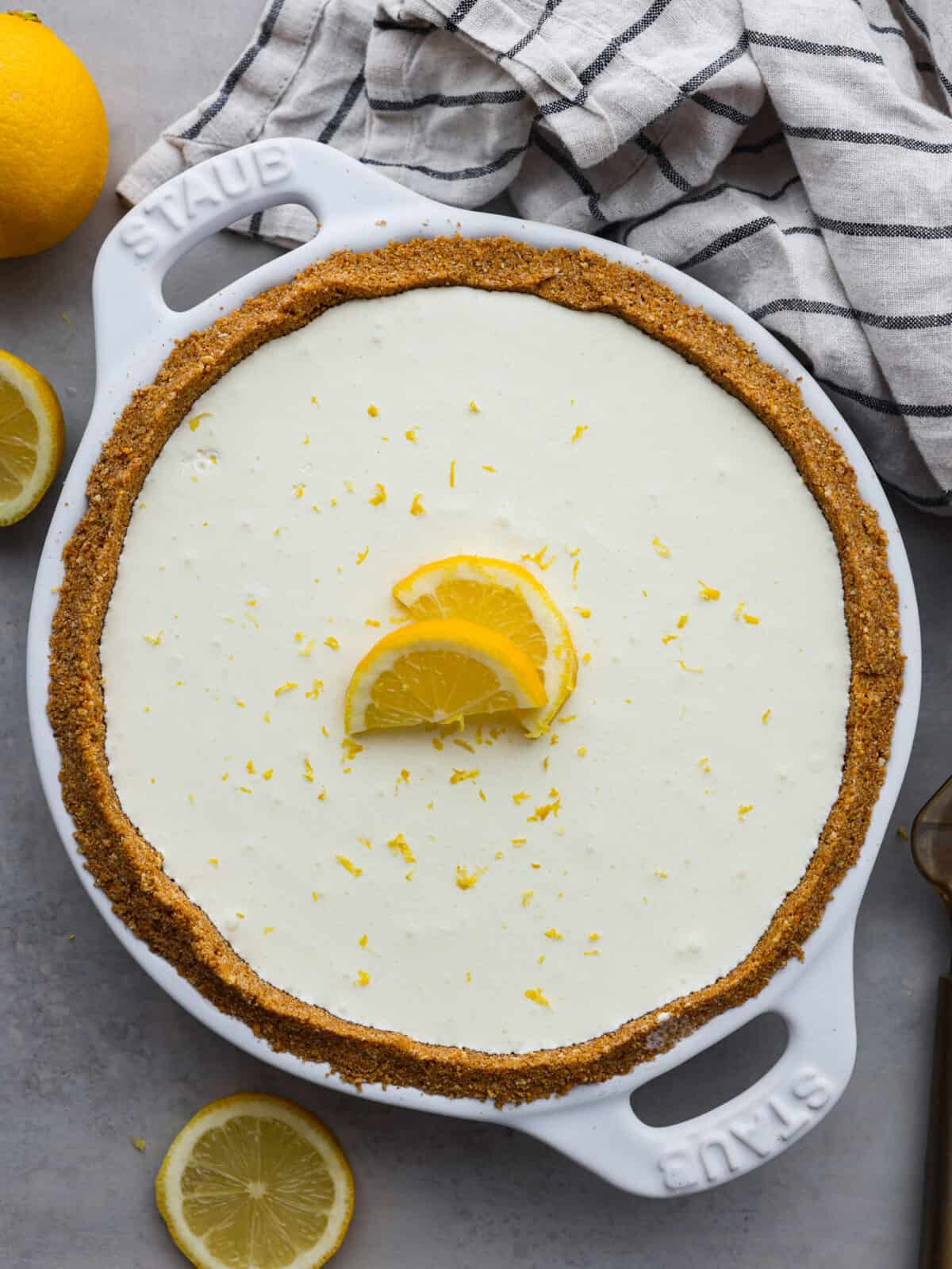 Top view of the whole no-bake lemon pie garnished with lemon slices.