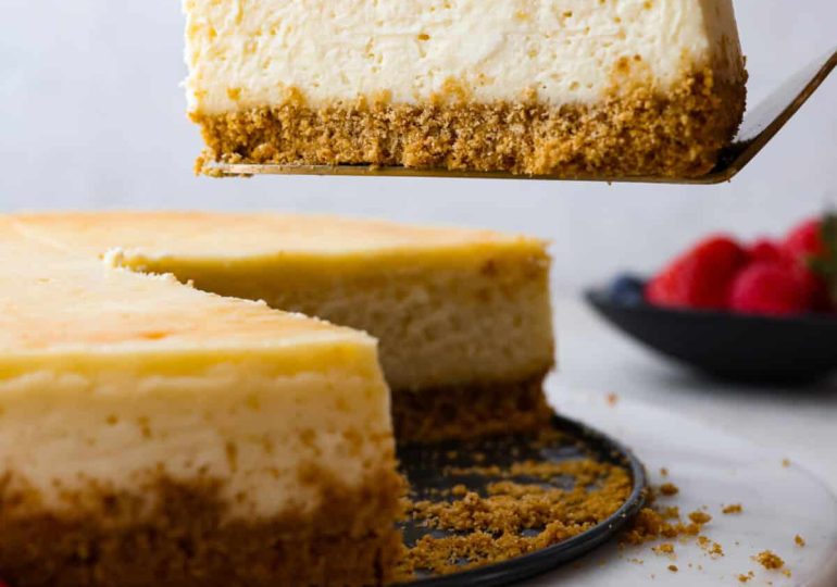 How to Make Cheesecake (The Ultimate Guide)