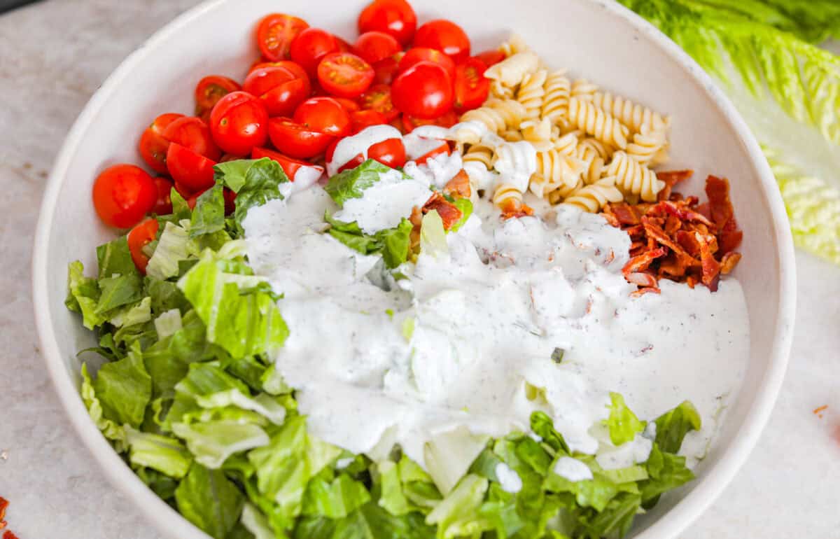 The best sandwich ever? Hands down, a BLT. Add in my obsession with pasta salads and, chef’s kiss! This BLT Pasta Salad has the crispy bacon, juicy tomatoes, and crunchy lettuce we all love! Ranch dressing poured over the pasta, bacon, tomatoes, and lettuce.