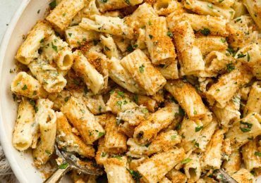 Creamy Garlic Bread Pasta