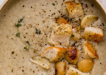 Creamy Roasted Garlic Soup