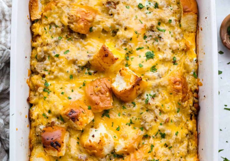 Hawaiian Roll Breakfast Casserole