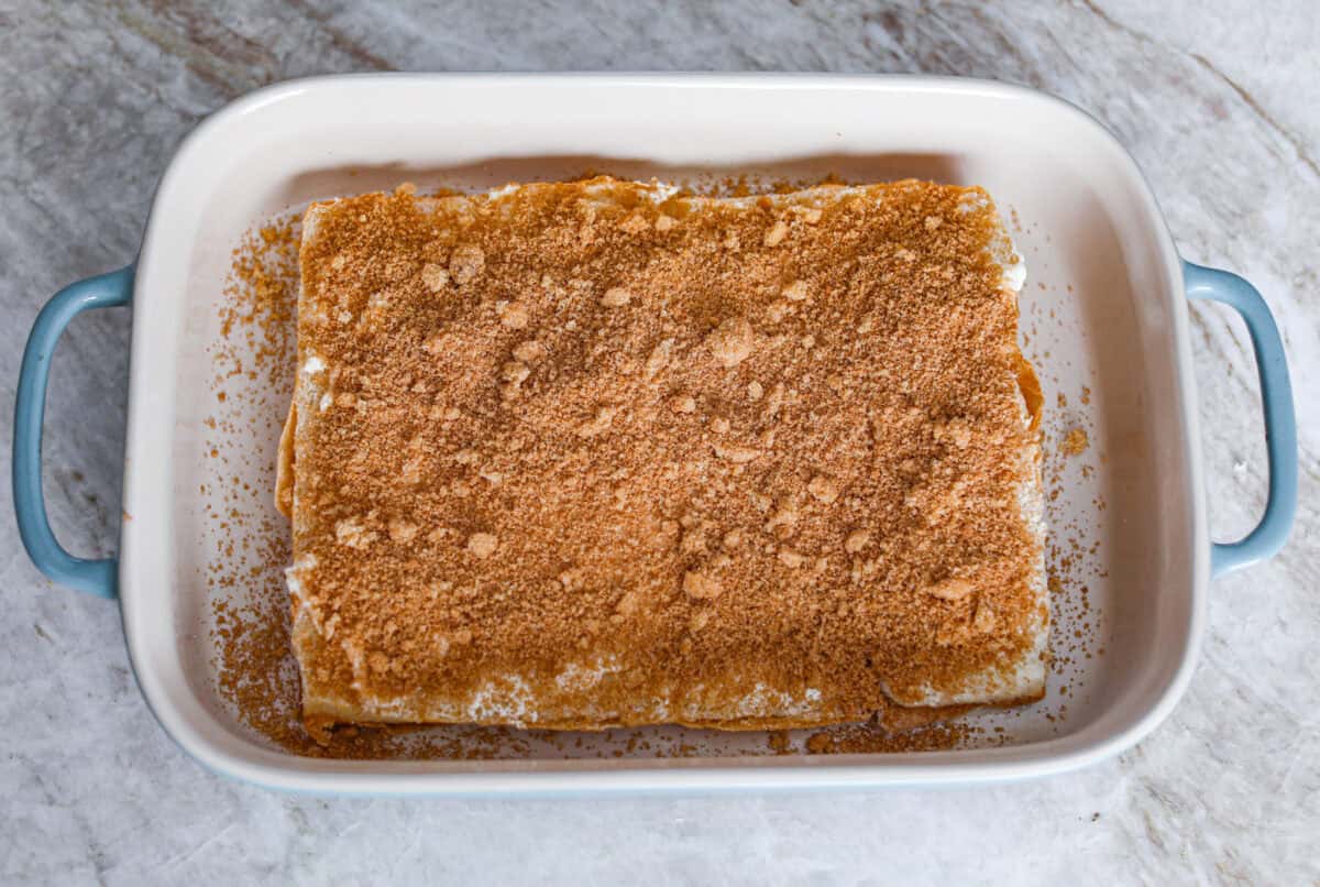 Sometimes you just need warm, gooey cinnamon rolls without the hours of waiting. These Hawaiian Roll Cinnamon Rolls are the cozy little hack that brings all the cinnamon-sugar joy with half the effort. Cinnamon sugar mixture spread over the top of the butter on the bottom half of the rolls.